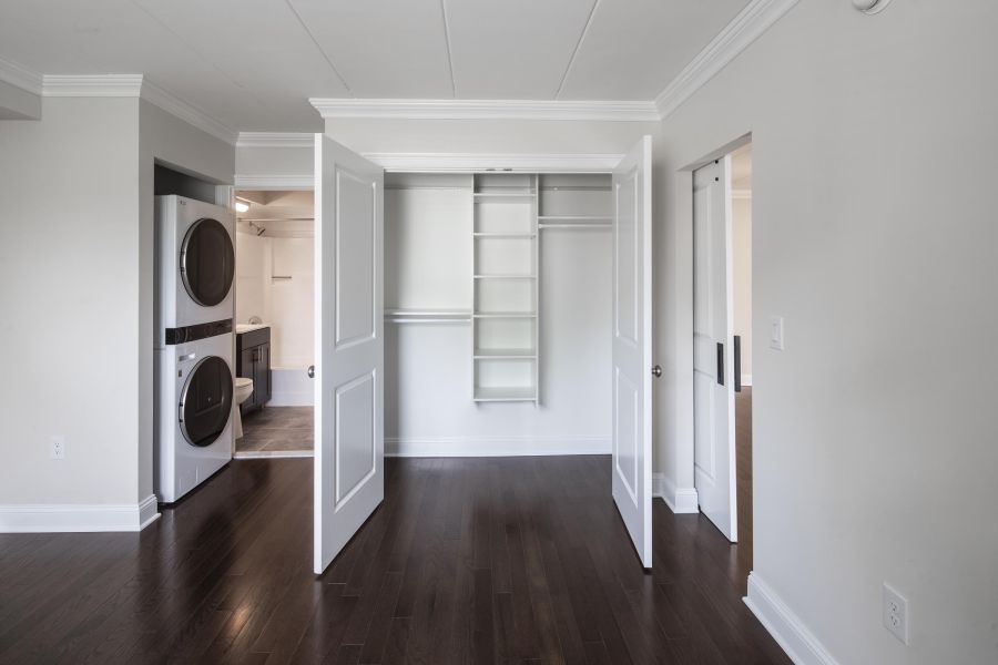 Cadillac Manor Modern Spacious Living Room with mid-century furnishings and floor-to-ceiling windows