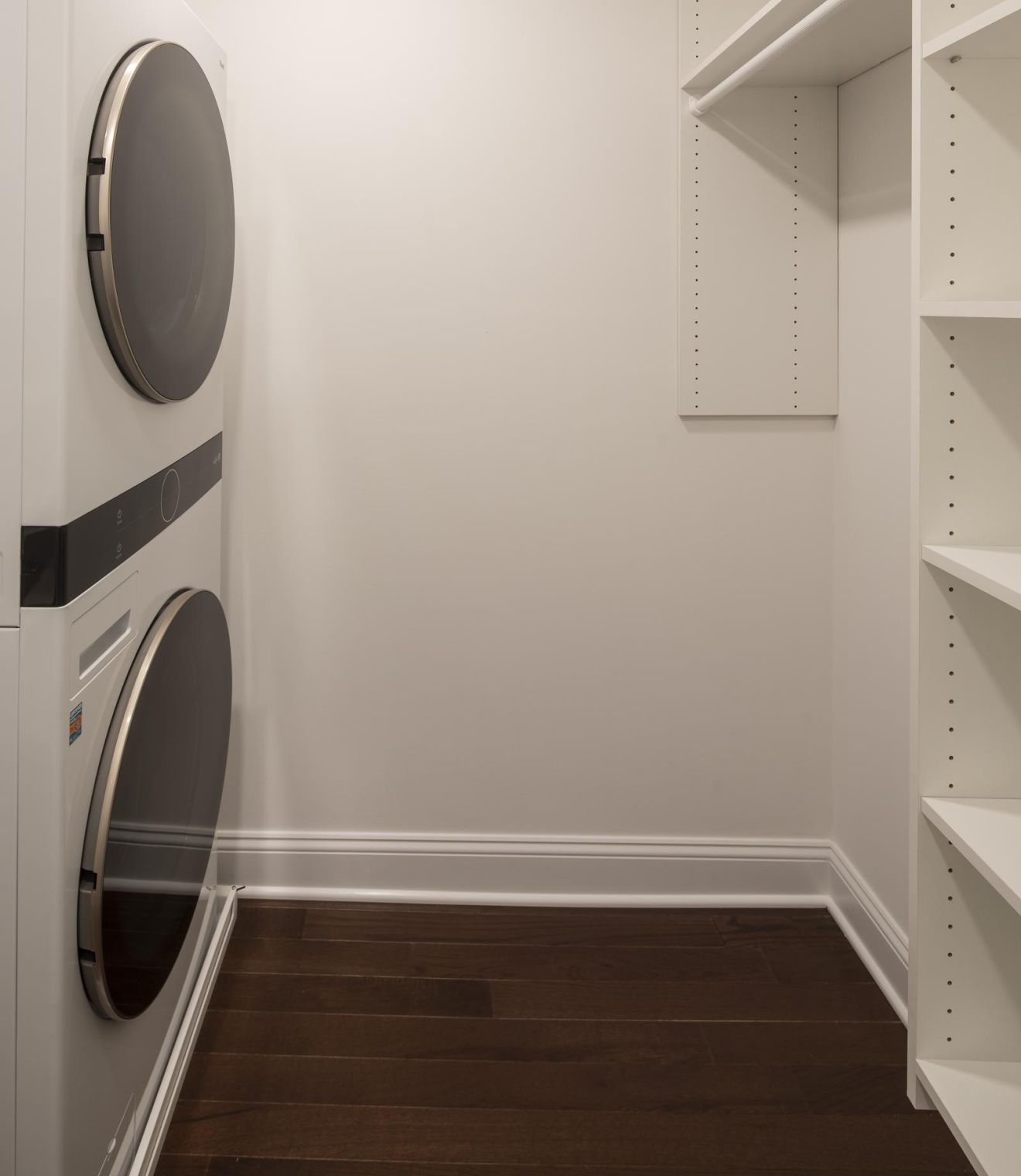 Uptown 550 Midrise spacious kitchen with custom cabinetry and stainless steel appliances