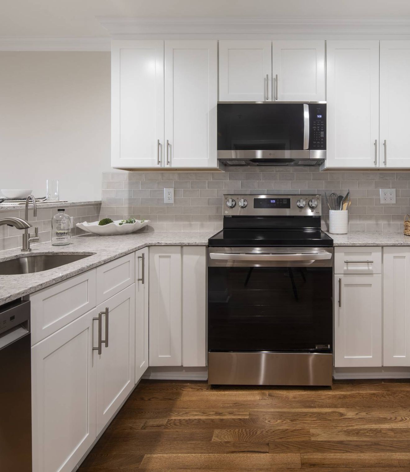 Uptown 550 Midrise spacious kitchen with custom cabinetry and stainless steel appliances
