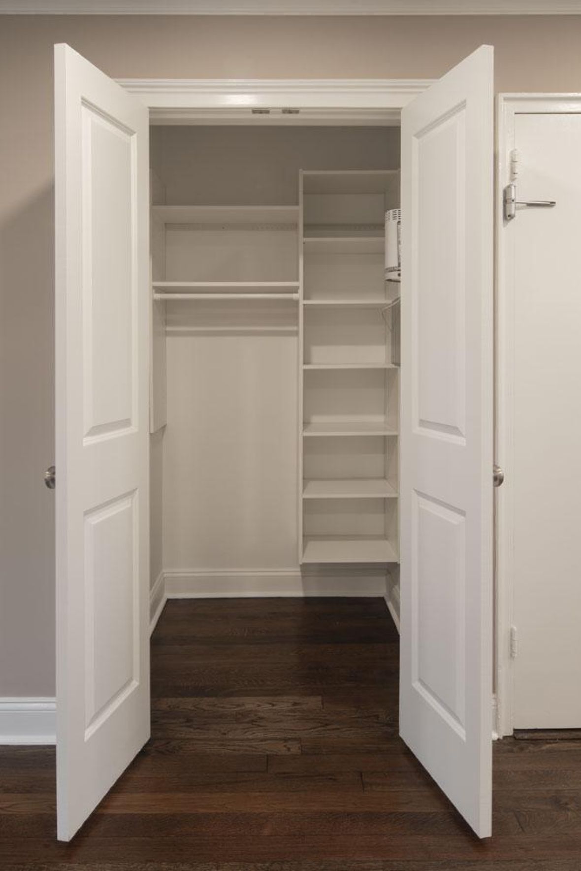 Leonia Manor Large White Airy Bathroom