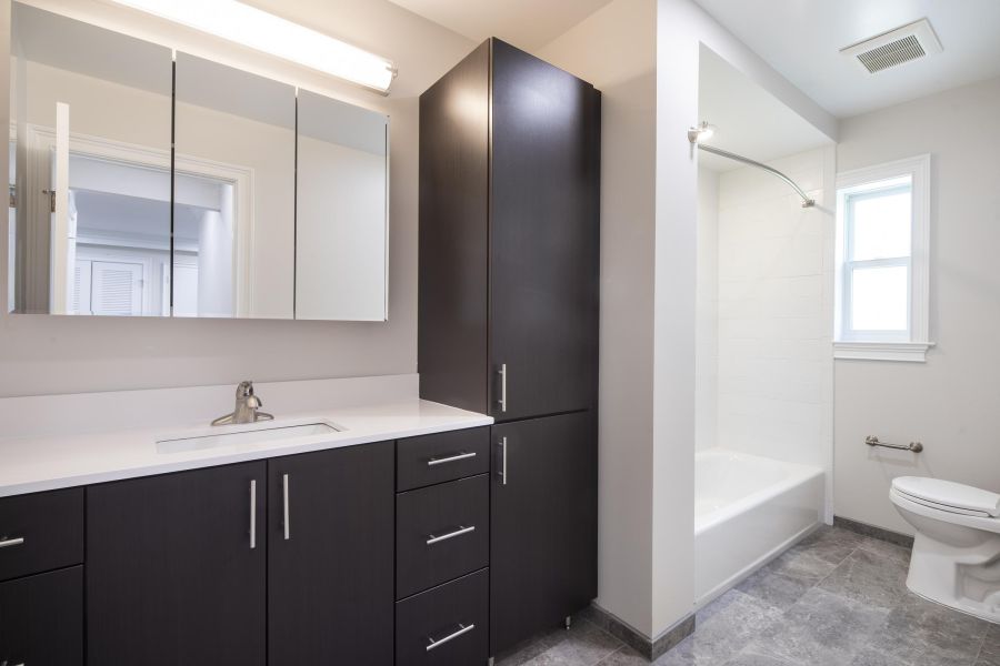 Leonia Manor Large Modern White Walk In Closet