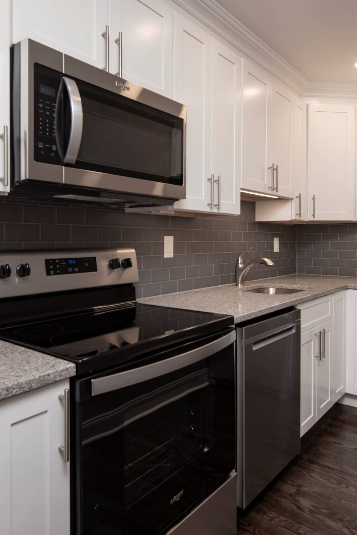 Regency Manor Large White Airy Bathroom