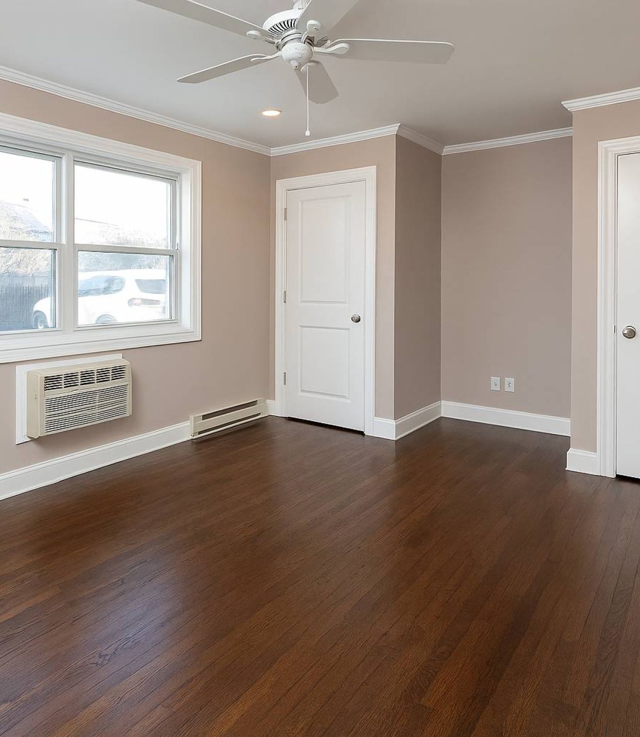 Uptown 550 Midrise spacious kitchen with custom cabinetry and stainless steel appliances