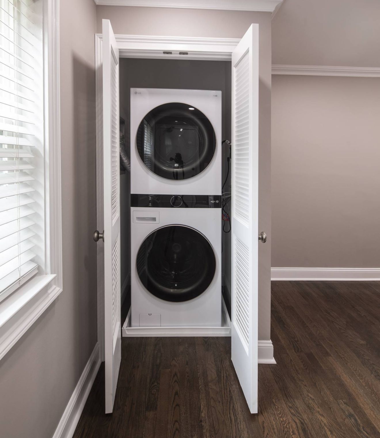 Uptown 550 Midrise spacious kitchen with custom cabinetry and stainless steel appliances