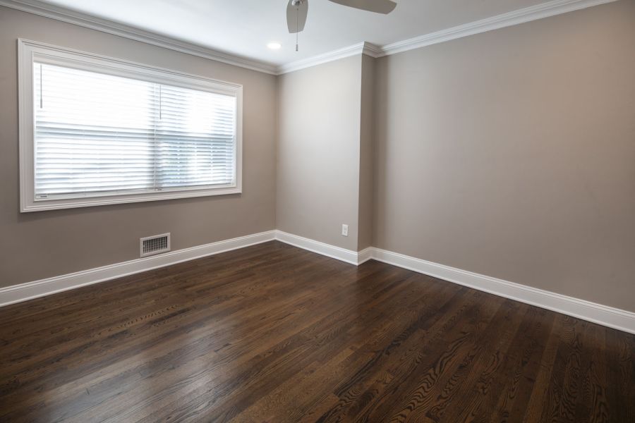 The East Hill Large Modern White Walk In Closet