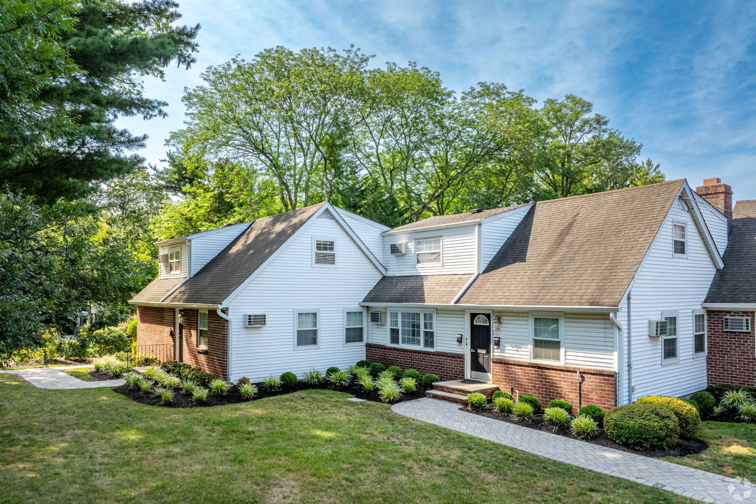 The East Hill Outdoor contemporary swimming pool