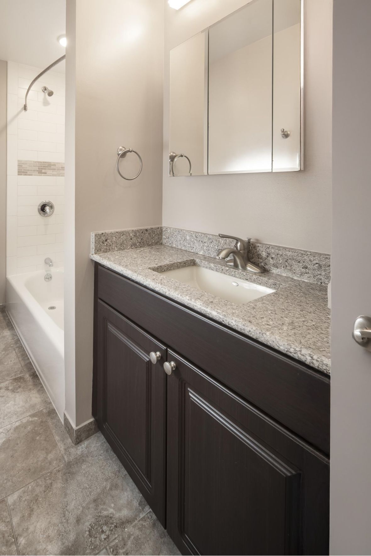 Villa Maltamodern mid-century furnished bedroom with bed, side table, and round mirror