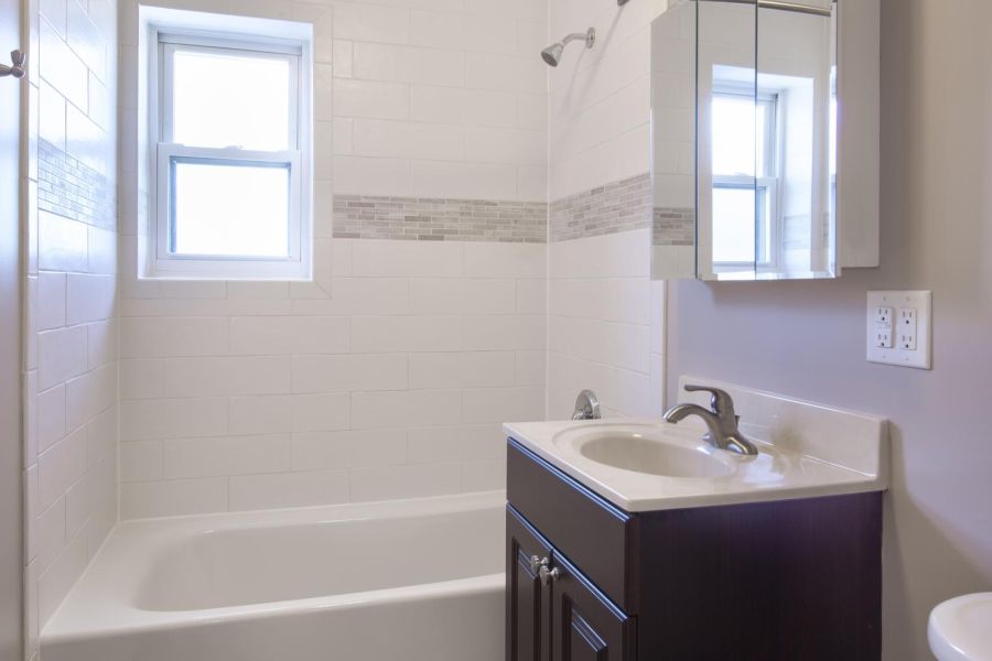 Villa Malta Large Modern White Walk In Closet