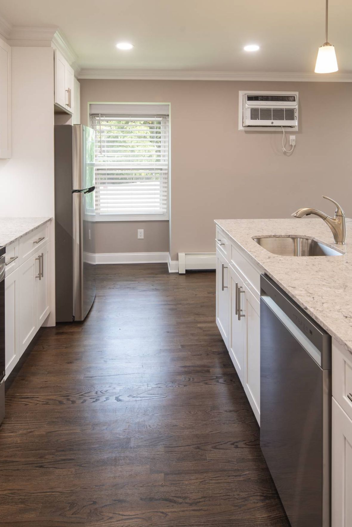 Westwood Manor Large White Airy Bathroom