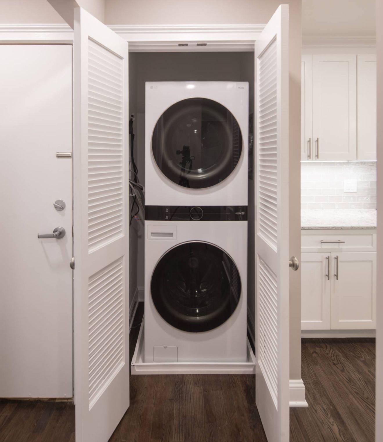 Uptown 550 Midrise spacious kitchen with custom cabinetry and stainless steel appliances