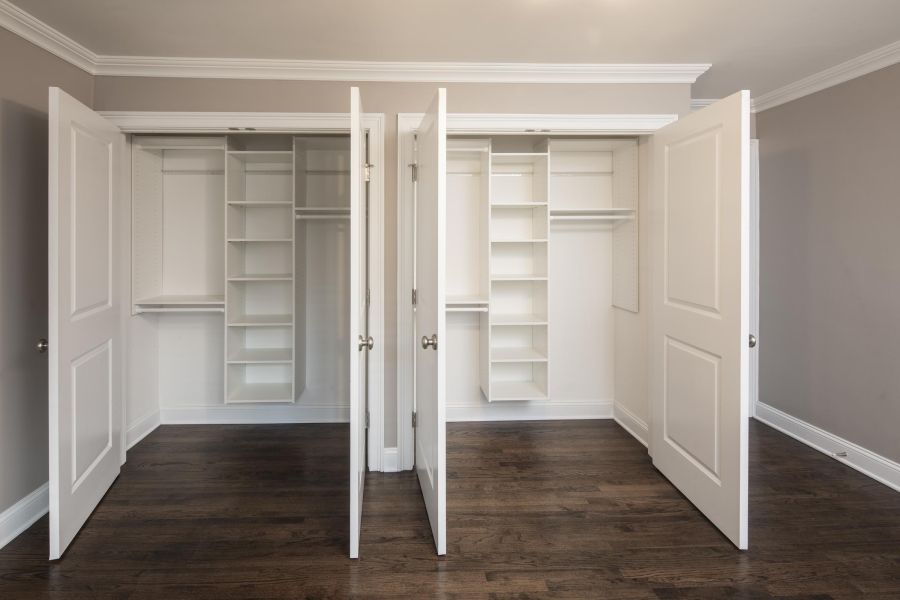 Woodland Hills Manor Modern Minimal Bathroom with Tub and Sink