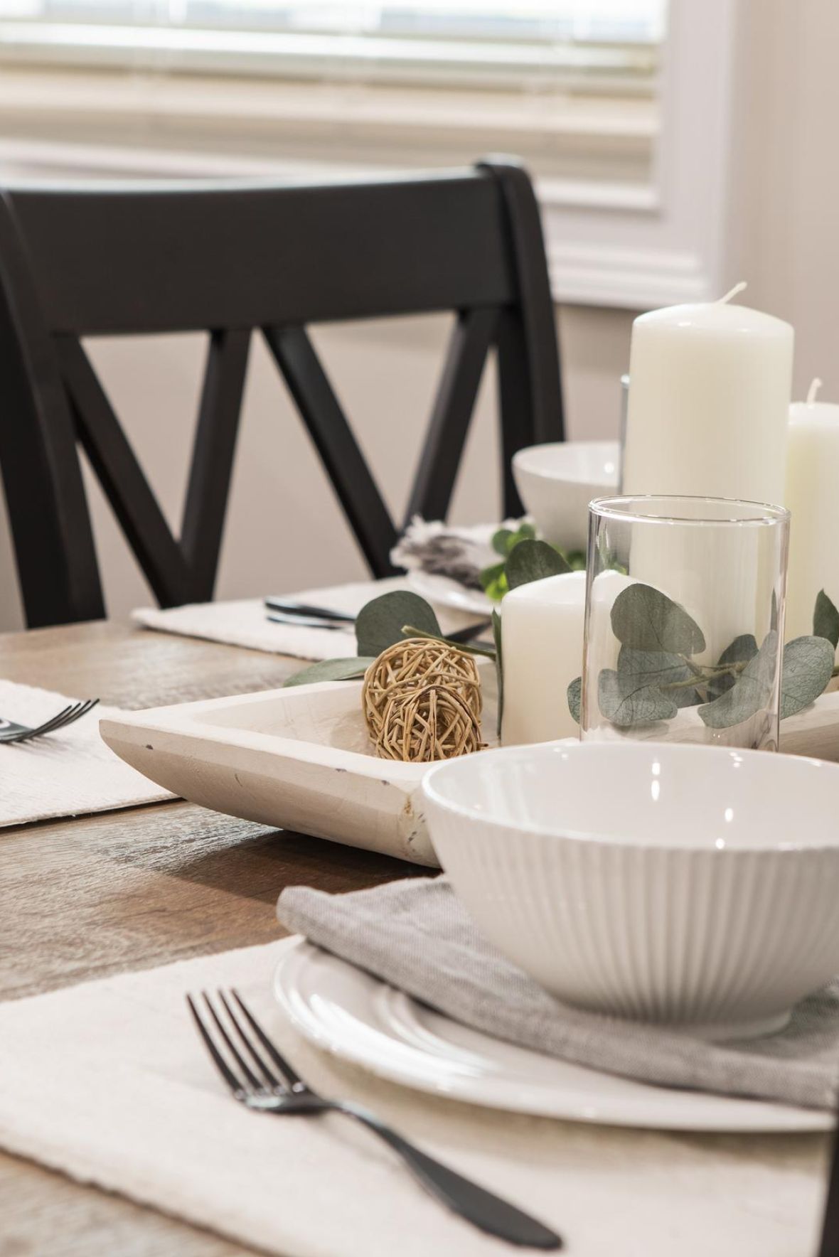 Woodland Hills Manor Large White Airy Bathroom